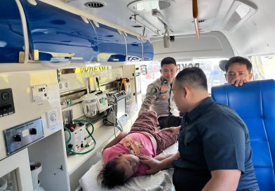 Aksi Cepat Biddokkes Polda Banten Tangani Anak Alami Kejang di Wisata Pantai Anyer Aksi Cepat Biddokkes Polda Banten Tangani Anak Alami Kejang di Wisata Pantai Anyer