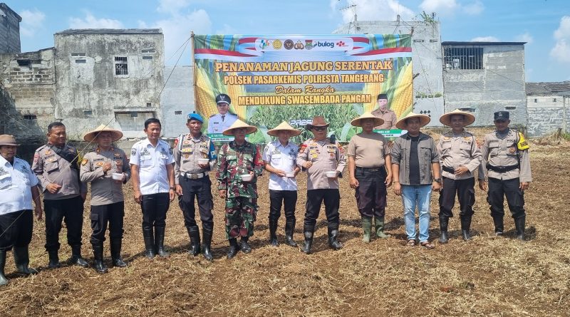Kapolsek Pasar Kemis Dukung Program Ketahanan Pangan Melalui Penanaman Jagung Hibrida