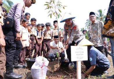 Dukung Indonesia ASRI, Polda Banten Bangun Jembatan dan Tanam 1.000 Pohon