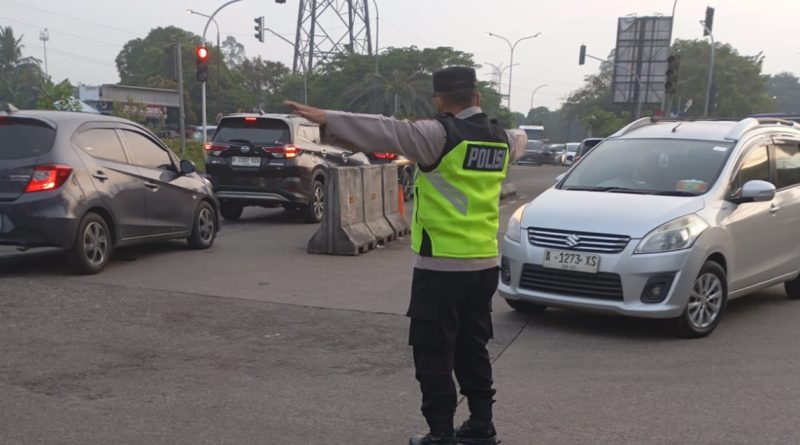 Gelar PECAK Pagi, Polsek Cikupa Atur Arus Lalu Lintas di Simpang Cikupa Mas