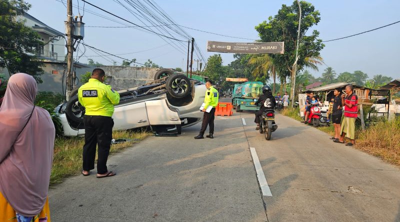 Satlantas Polres Serang Olah TKP Lakalantas di Cikeusal, Korban Dilarikan ke RSUD Serang Satlantas Polres Serang Olah TKP Lakalantas di Cikeusal, Korban Dilarikan ke RSUD Serang