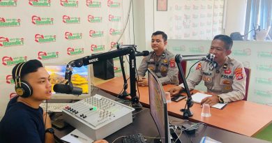 Polres Cilegon Sosialisasikan Layanan 110 Lewat Talkshow Mandiri FM, Ajak Warga Tak Ragu Lapor Polisi Polres Cilegon Sosialisasikan Layanan 110 Lewat Talkshow Mandiri FM, Ajak Warga Tak Ragu Lapor Polisi