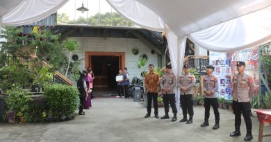 Pengamanan Gereja oleh Personel Polresta Serang Kota dalam rangka peringatan Kenaikan Yesus Kristus aman dan kondusif Pengamanan Gereja oleh Personel Polresta Serang Kota dalam rangka peringatan Kenaikan Yesus Kristus aman dan kondusif