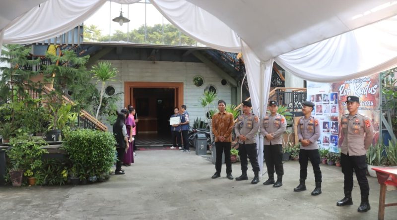 Pengamanan Gereja oleh Personel Polresta Serang Kota dalam rangka peringatan Kenaikan Yesus Kristus aman dan kondusif Pengamanan Gereja oleh Personel Polresta Serang Kota dalam rangka peringatan Kenaikan Yesus Kristus aman dan kondusif