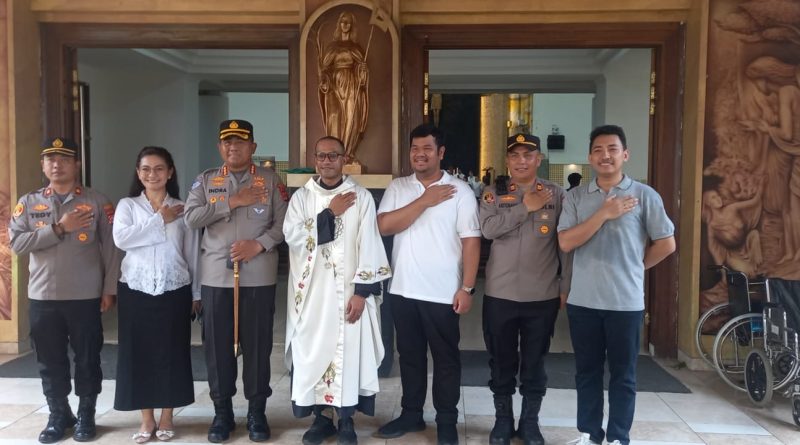 Kapolresta Tangerang Tinjau Langsung Pengamanan Misa Kenaikan Yesus Kristus di Citra Raya Kapolresta Tangerang Tinjau Langsung Pengamanan Misa Kenaikan Yesus Kristus di Citra Raya