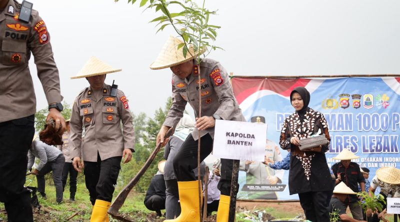 Kapolda Banten Tanam 1.000 Pohon dan Resmikan Jembatan Merah Putih Presisi di Lebak