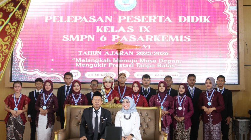 Air Mata Haru dan Senyum Bahagia Mewarnai Pelepasan Siswa Kelas IX SMPN 6 Pasar Kemis