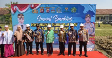 Polres Serang, Kemenag dan Pemkab Serang Bangun Ruang Kelas Baru di Ponpes Carenang Polres Serang, Kemenag dan Pemkab Serang Bangun Ruang Kelas Baru di Ponpes Carenang