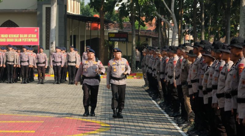 Pimpin Tradisi Penerimaan, Kapolda Banten Sambut 460 Bintara Remaja Satbrimob Pimpin Tradisi Penerimaan, Kapolda Banten Sambut 460 Bintara Remaja Satbrimob