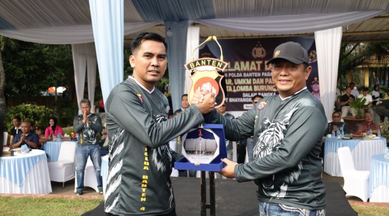 Semarak Hari Bhayangkara ke-80, Polda Banten Banten Gelar Bazar UMKM, Pasar Rakyat dan Lomba Kicau Burung. Semarak Hari Bhayangkara ke-80, Polda Banten Banten Gelar Bazar UMKM, Pasar Rakyat dan Lomba Kicau Burung.