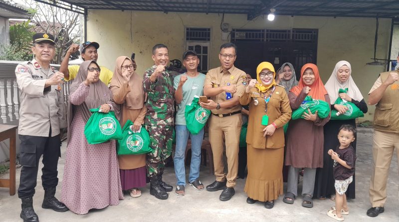 Bansos On The Spot Koramil Rajeg, TNI-Polri Bantu Warga