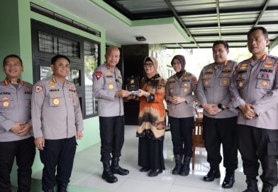 Sambut Hari Bhayangkara ke-80, Kapolda Banten Pererat Silaturahmi dengan Kapolda Banten Terdahulu. Sambut Hari Bhayangkara ke-80, Kapolda Banten Pererat Silaturahmi dengan Kapolda Banten Terdahulu.
