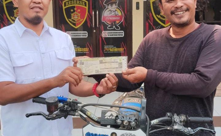 Unit Reskrim Polsek Legok Kembalikan Dua Motor Kepada Warga Hasil Ungkap Kasus Curanmor Unit Reskrim Polsek Legok Kembalikan Dua Motor Kepada Warga Hasil Ungkap Kasus Curanmor