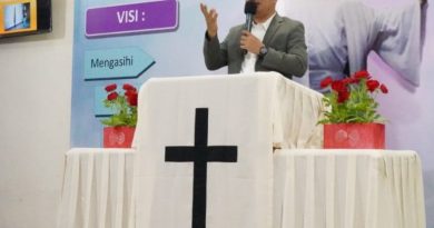 Harta Membuat Manusia Melupakan TUHAN Harta Membuat Manusia Melupakan TUHAN