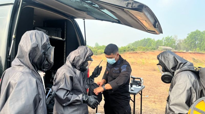 Unit KBR Brimob Polda Banten Cek Dugaan Limbah B3 di Cikande, Hasil Deteksi Awal Aman. Unit KBR Brimob Polda Banten Cek Dugaan Limbah B3 di Cikande, Hasil Deteksi Awal Aman.
