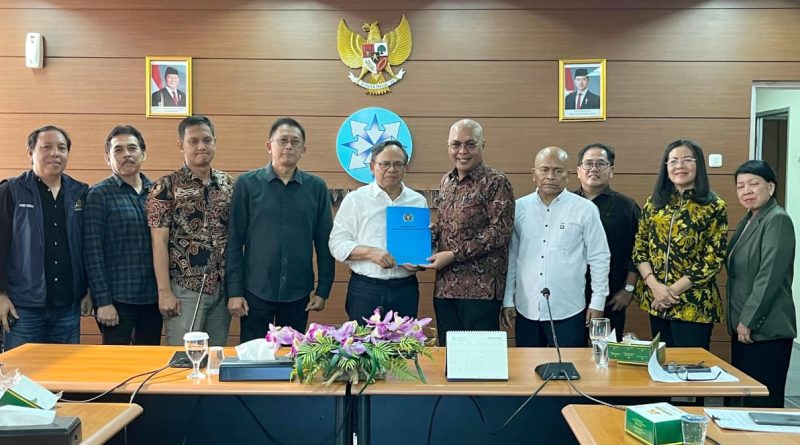 PWI Tegaskan Tetap Menjalankan Peran Sebagai Penanggung Jawab HPN 2027 dan Libatkan Seluruh Konstituen Dewan Pers PWI Tegaskan Tetap Menjalankan Peran Sebagai Penanggung Jawab HPN 2027 dan Libatkan Seluruh Konstituen Dewan Pers