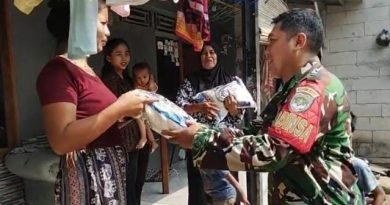 Koramil 03/Legok Bagian 50 Paket Beras kepada Warga Kurang Mampu. Koramil 03/Legok Bagian 50 Paket Beras kepada Warga Kurang Mampu.