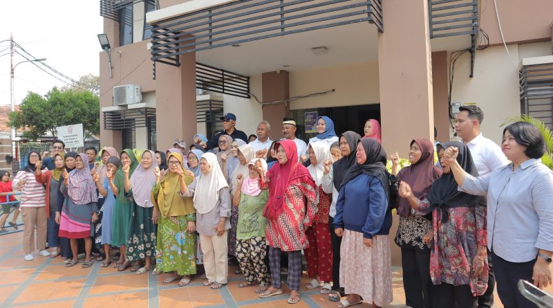 Lapas Kelas I Tangerang Hadir di Tengah Warga, 250 Paket Sembako Dibagikan Lapas Kelas I Tangerang Hadir di Tengah Warga, 250 Paket Sembako Dibagikan