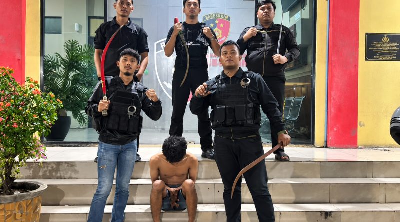 Tim Macan Polres Pelabuhan Belawan Terkam Pemuda Diduga Hendak Tawuran, Sita 4 Celurit Tim Macan Polres Pelabuhan Belawan Terkam Pemuda Diduga Hendak Tawuran, Sita 4 Celurit
