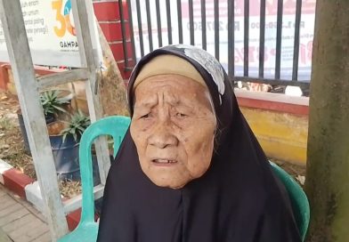 Respon Cepat Lurah Sangiang Jaya Ardi Irawan Bantu Nenek Usia 90 Tahun : Aspek Kemanusiaan dan Pelayanan Lansia Menjadi Prioritas Utama 