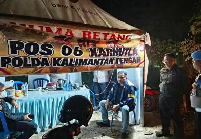 Patroli Malam, Kabidpropam Polda Kalteng Pastikan Personel Siaga di Posko Karhutla Patroli Malam, Kabidpropam Polda Kalteng Pastikan Personel Siaga di Posko Karhutla