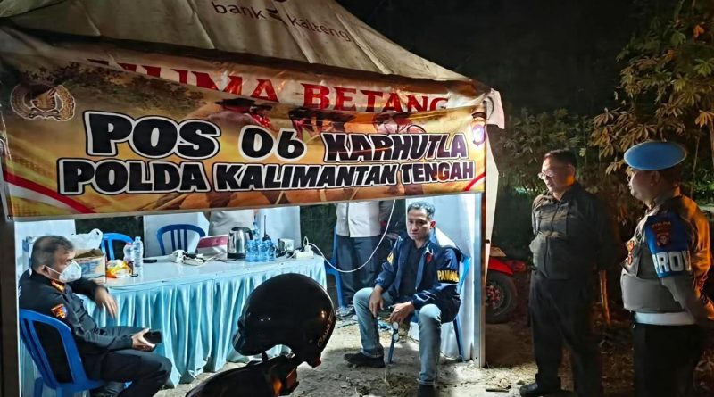 Patroli Malam, Kabidpropam Polda Kalteng Pastikan Personel Siaga di Posko Karhutla Patroli Malam, Kabidpropam Polda Kalteng Pastikan Personel Siaga di Posko Karhutla